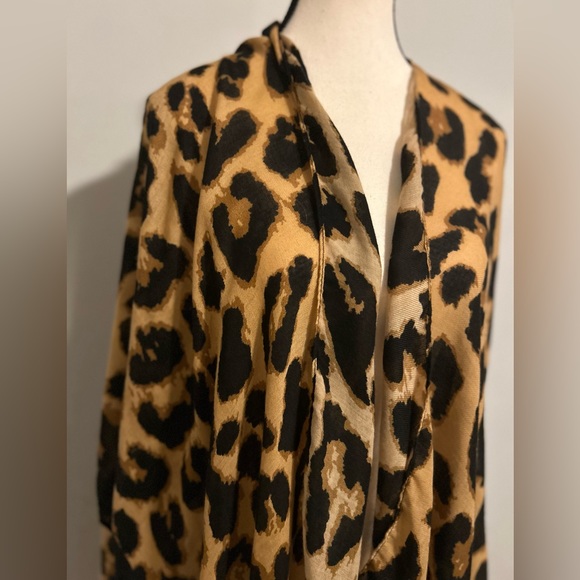 Steve Madden Animal Print Semi Sheer Women's Cloak OSFM - Picture 6 of 11